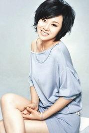 娱乐吃瓜妹闫妮是谁扮演的,揭秘幕后喜剧女神