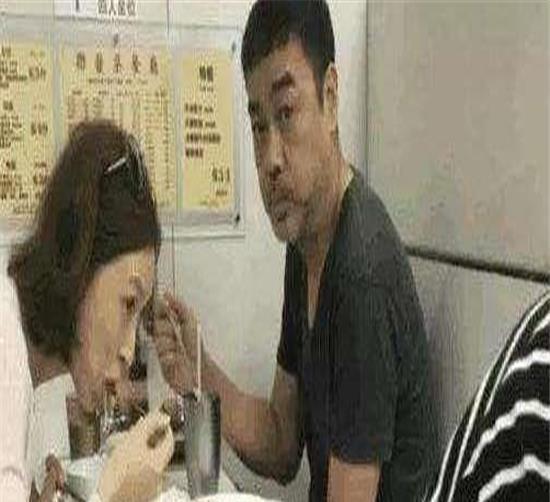 娱乐吃瓜酱买菜视频